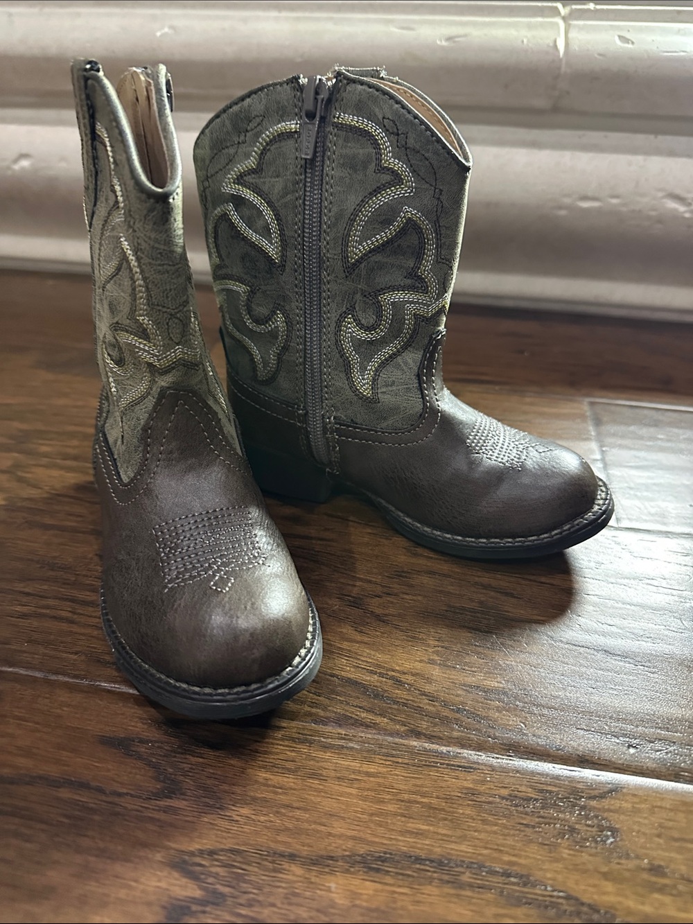 Roper Brown Western Cowboy Boots with Embroidered Shaft
